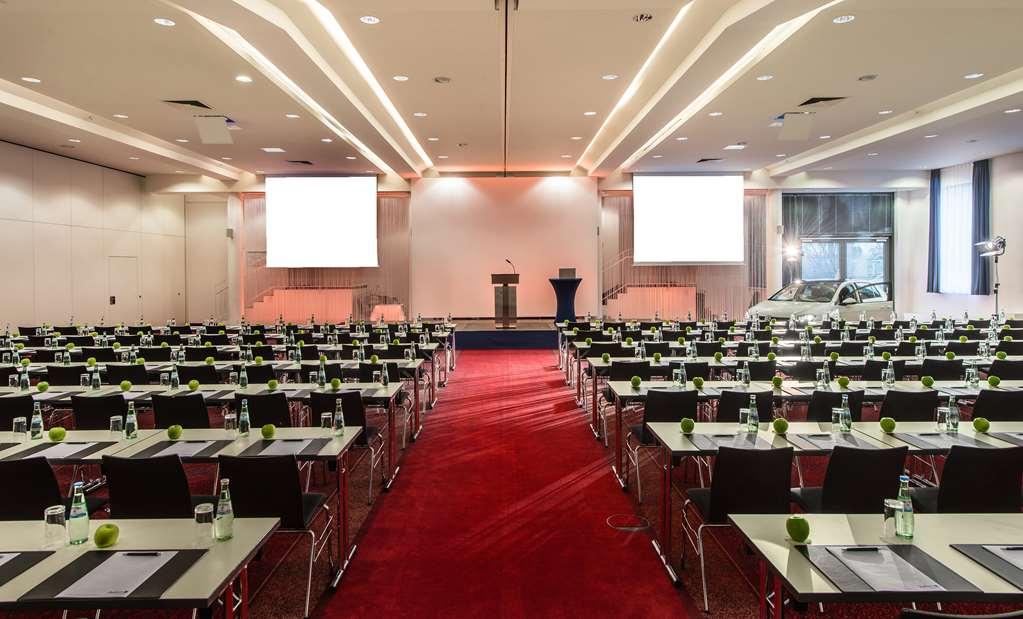 Radisson Blu Park & Conference Centre 4*