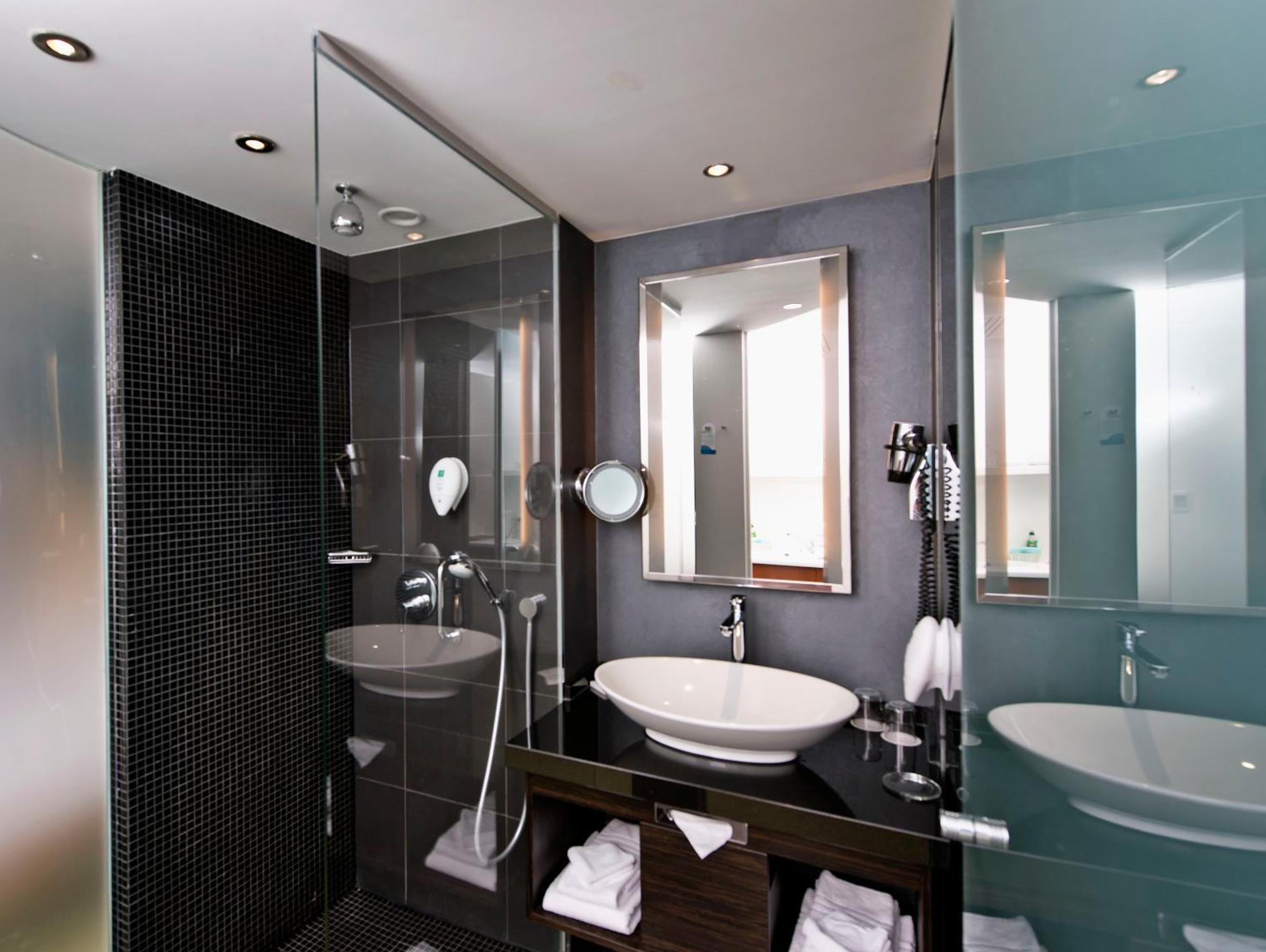 Radisson Blu Park & Conference Centre 4*